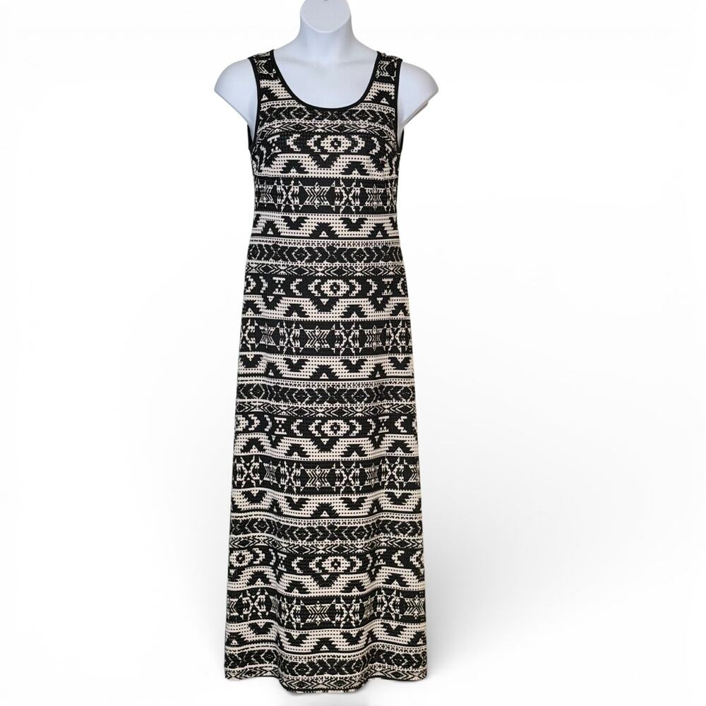 Beige by ECI Black White Maxi Dress Size M Sleeveless Textured Stretch Summer